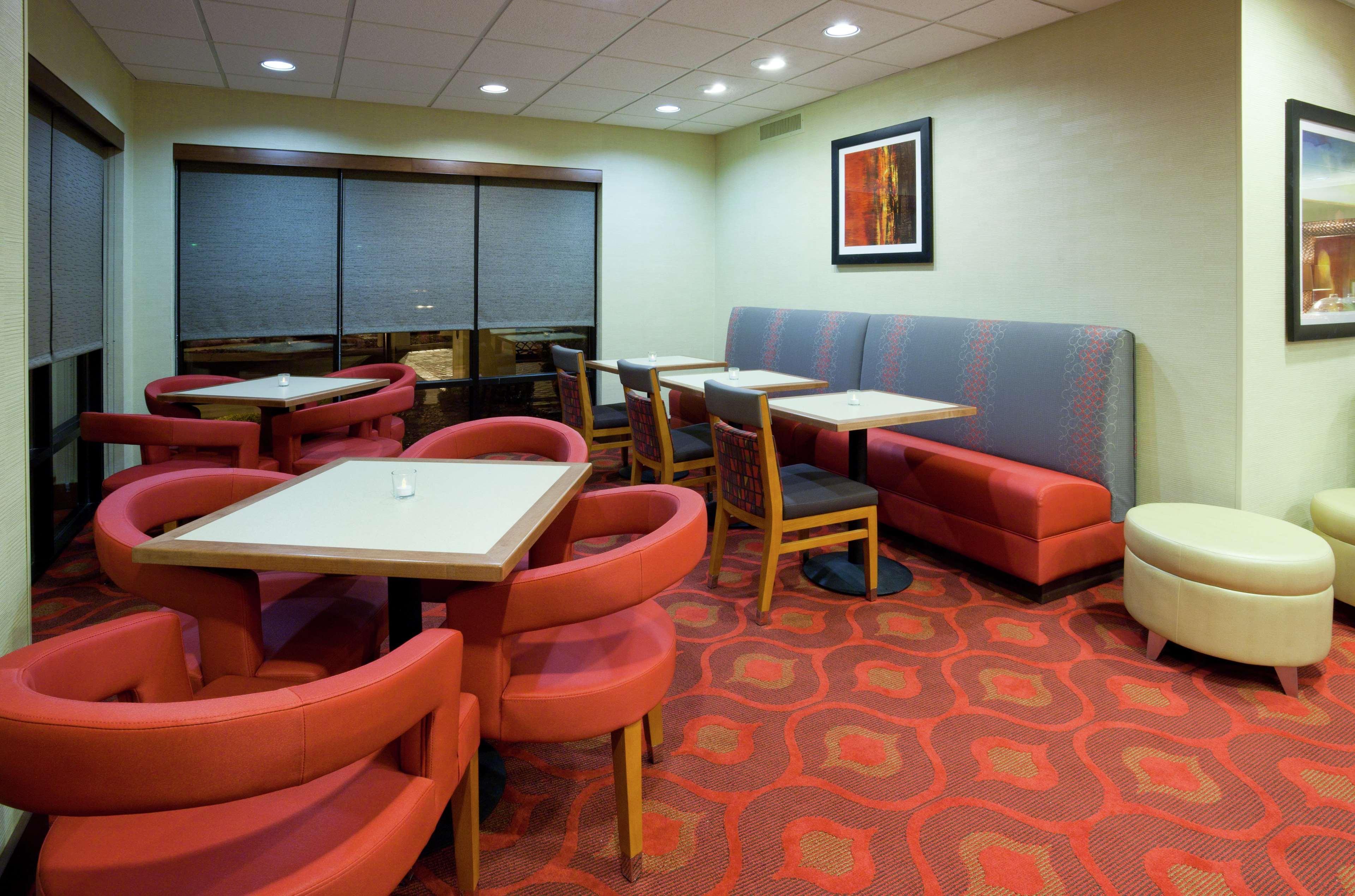 Hampton Inn Rockford Bagian luar foto