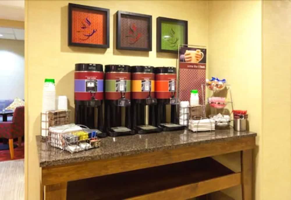 Hampton Inn Rockford Bagian luar foto