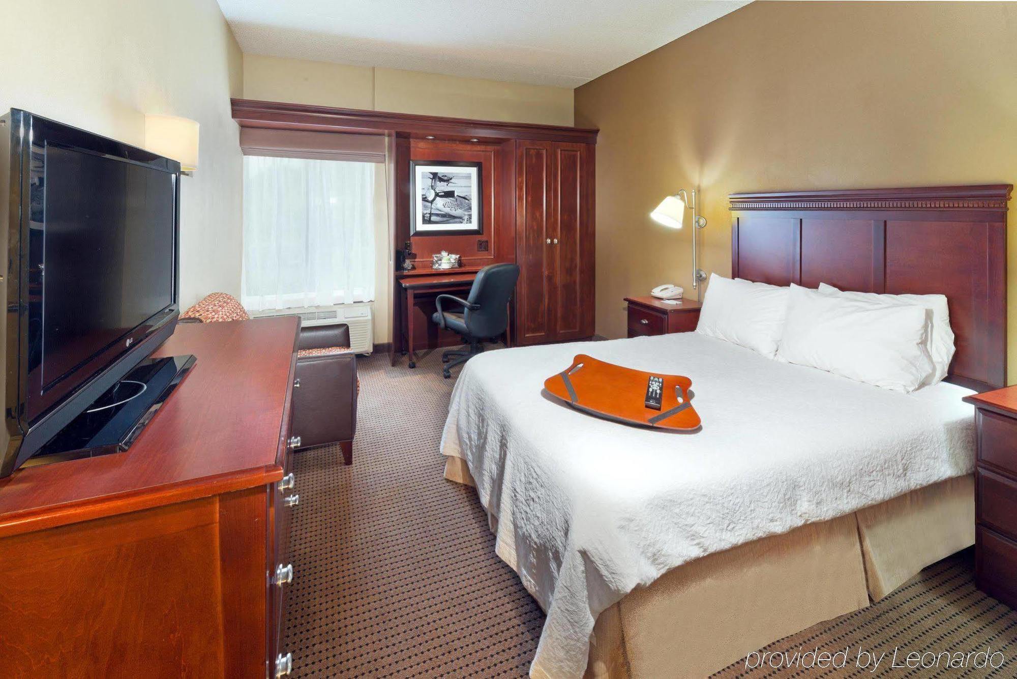 Hampton Inn Rockford Bagian luar foto